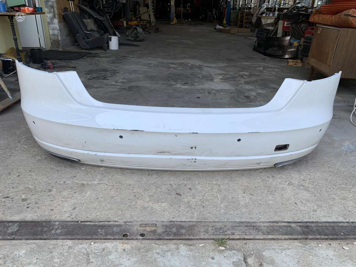 Audi A8 variklio aušinimo detalės
