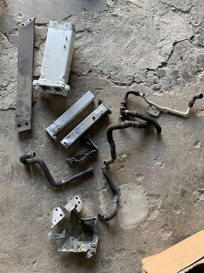 Audi A8 variklio aušinimo detalės