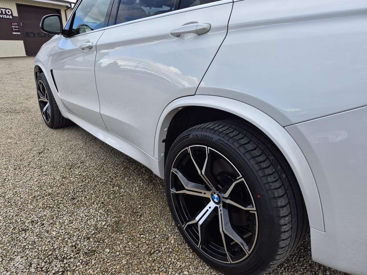 BMW X5, 4.4 l., off-road / crossover