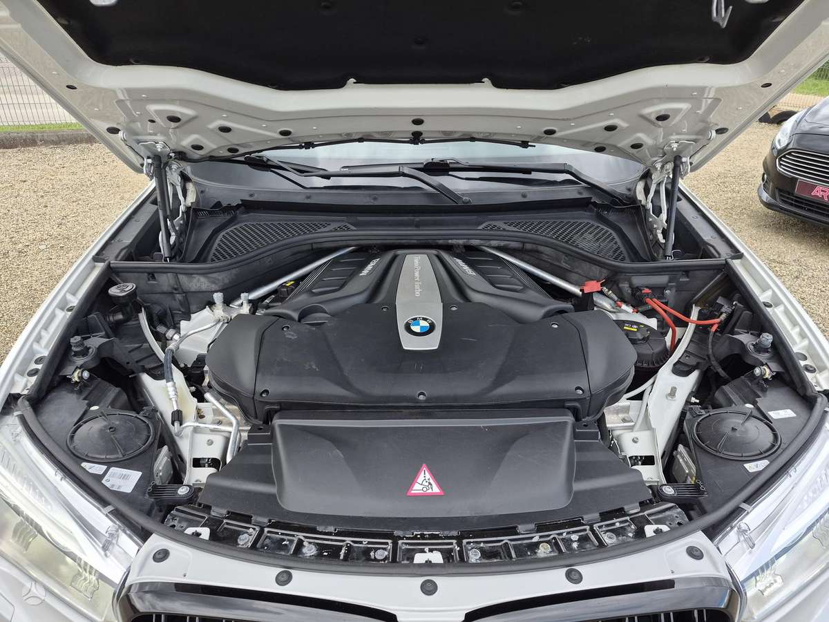 BMW X5, 4.4 l., off-road / crossover
