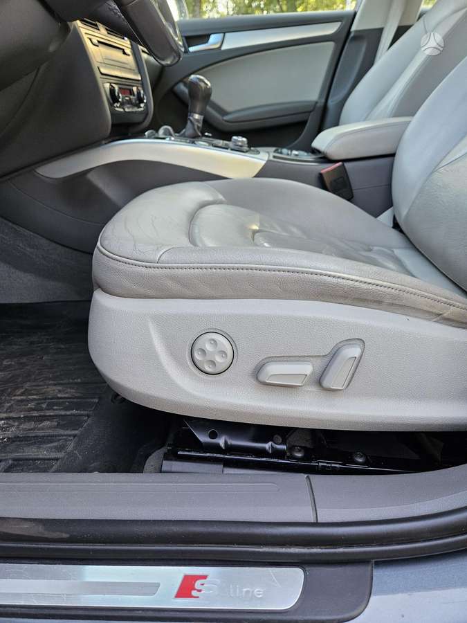 Audi A4, 2.0 l., saloon / sedan