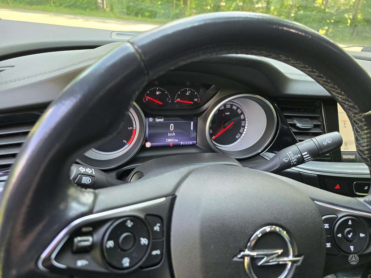 Opel Insignia, 1.6 l., Хэтчбек