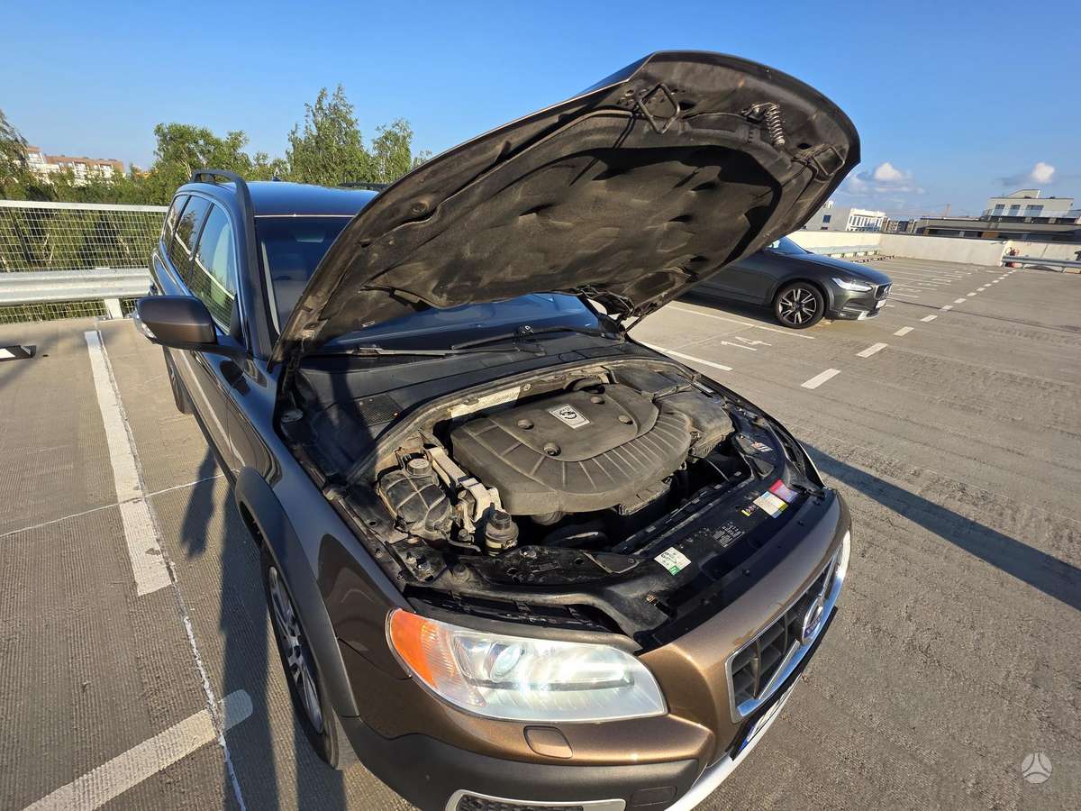 Volvo XC70, 2.4 l., wagon