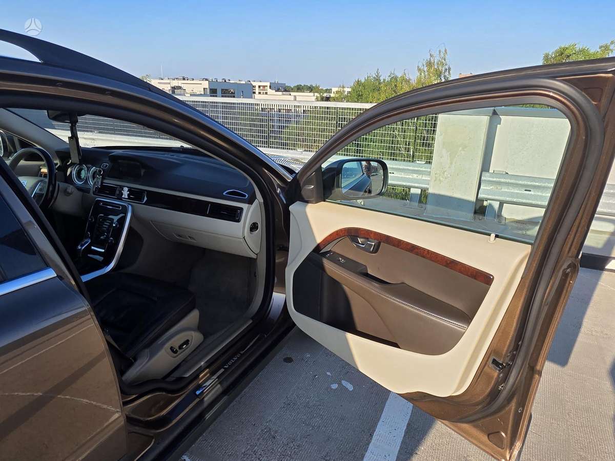 Volvo XC70, 2.4 l., wagon