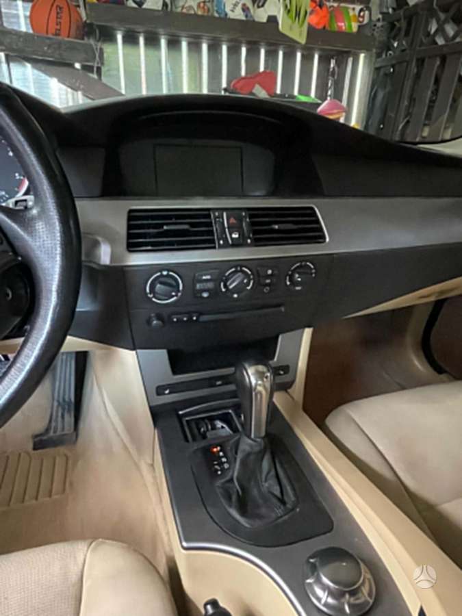 BMW 525, 2.5 l., Седан