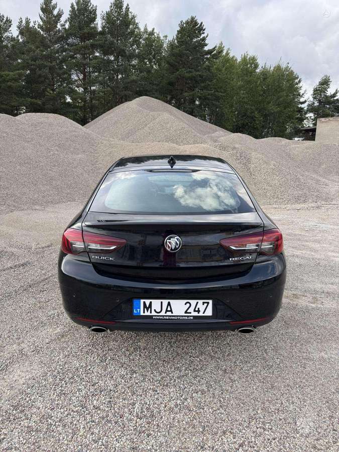 Buick Regal, 2.0 l., hatchback