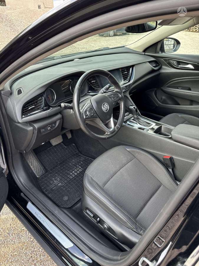 Buick Regal, 2.0 l., hatchback