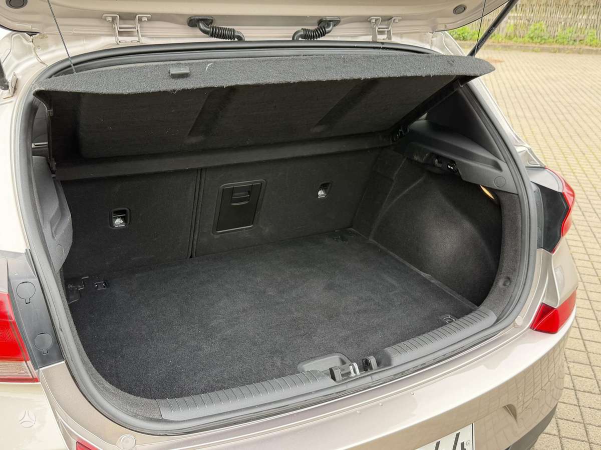 Hyundai i30, 1.6 l., hatchback