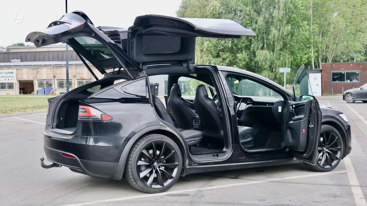 Tesla Model X - 2