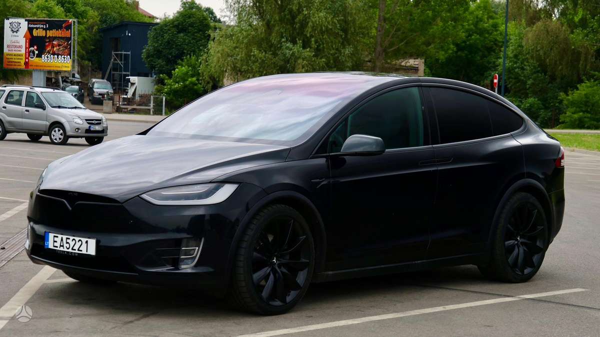 Tesla Model X - 6
