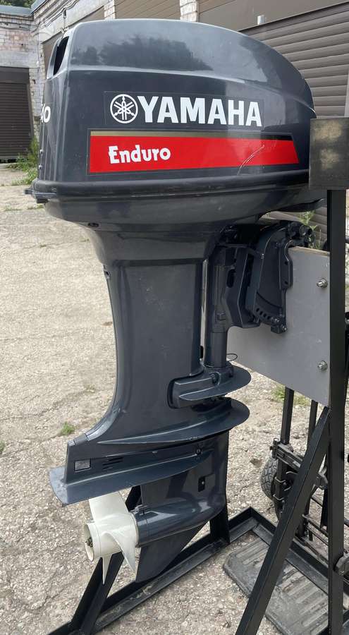 Yamaha Enduro E40X, divtaktu piekaramais