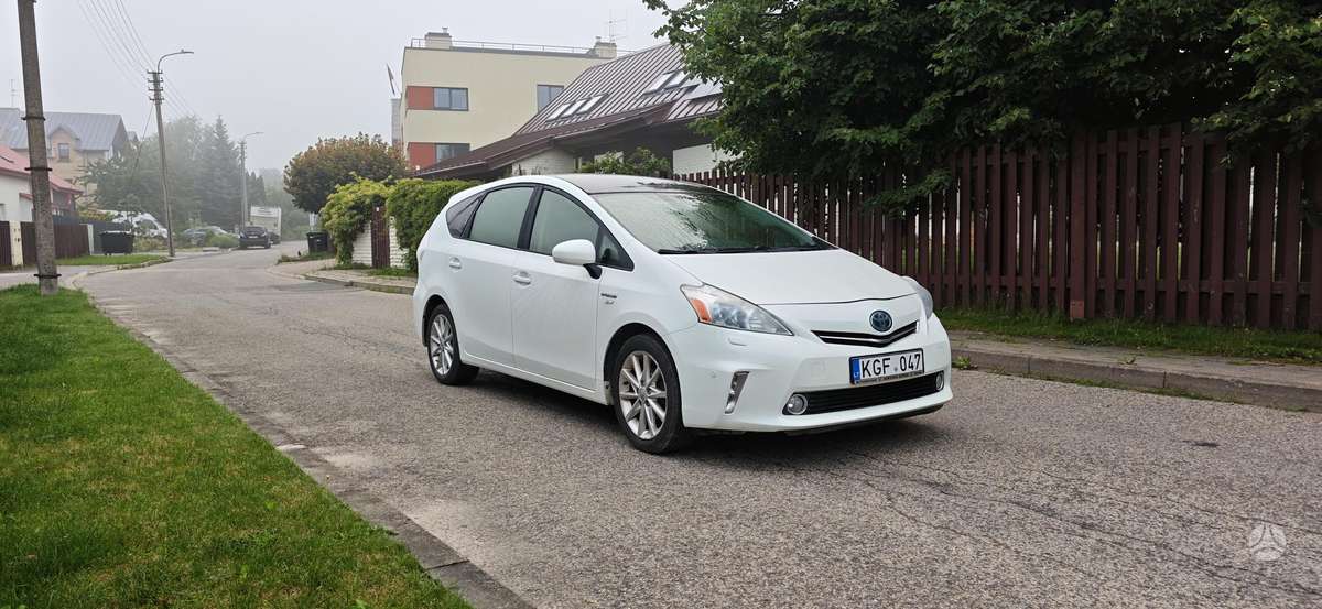 Toyota Prius+ - 1