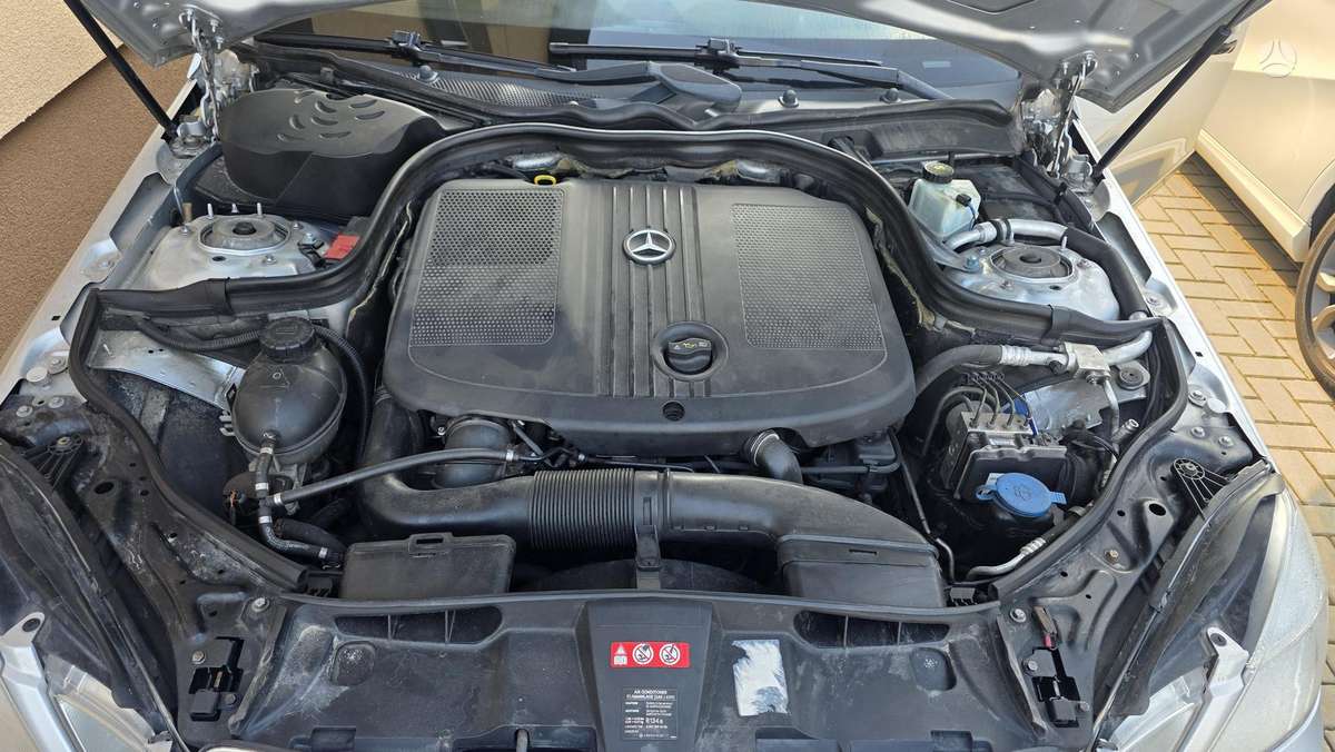 Mercedes-Benz E200, 2.1 l., Седан