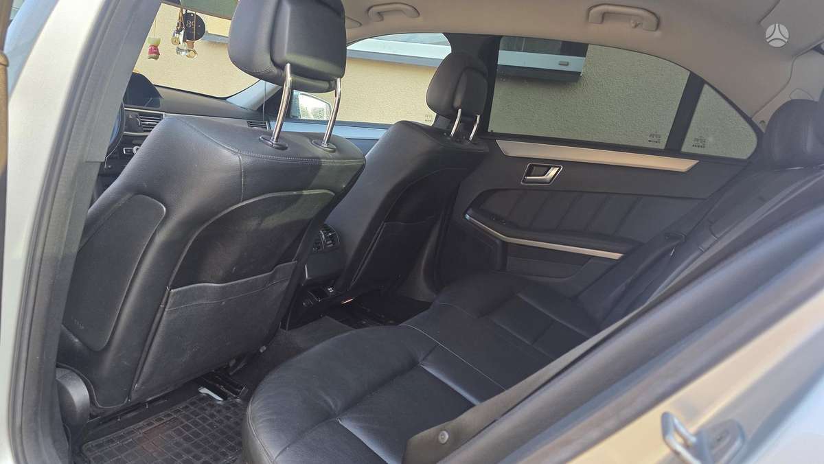 Mercedes-Benz E200, 2.1 l., Седан