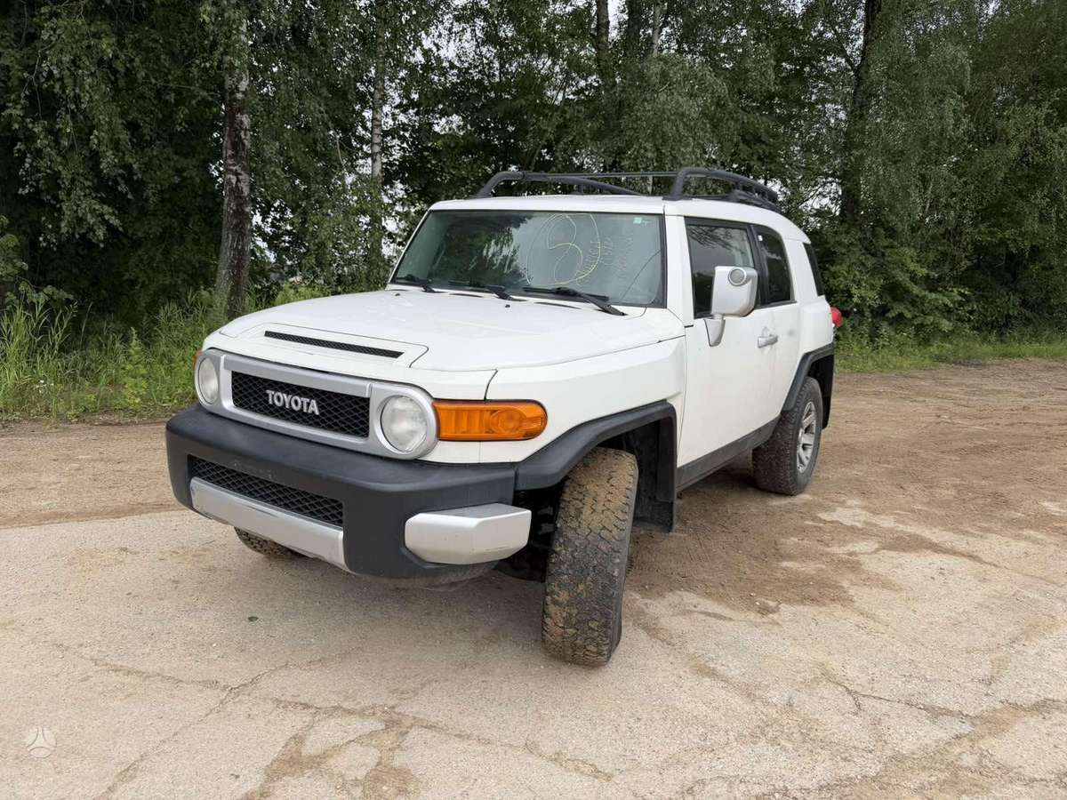 Toyota FJ Cruiser - 1