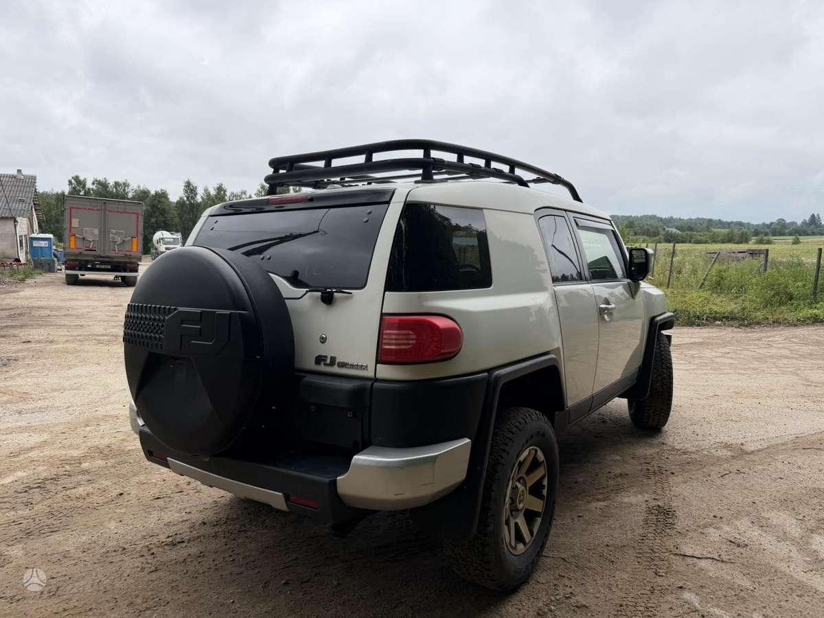 Toyota FJ Cruiser - 3