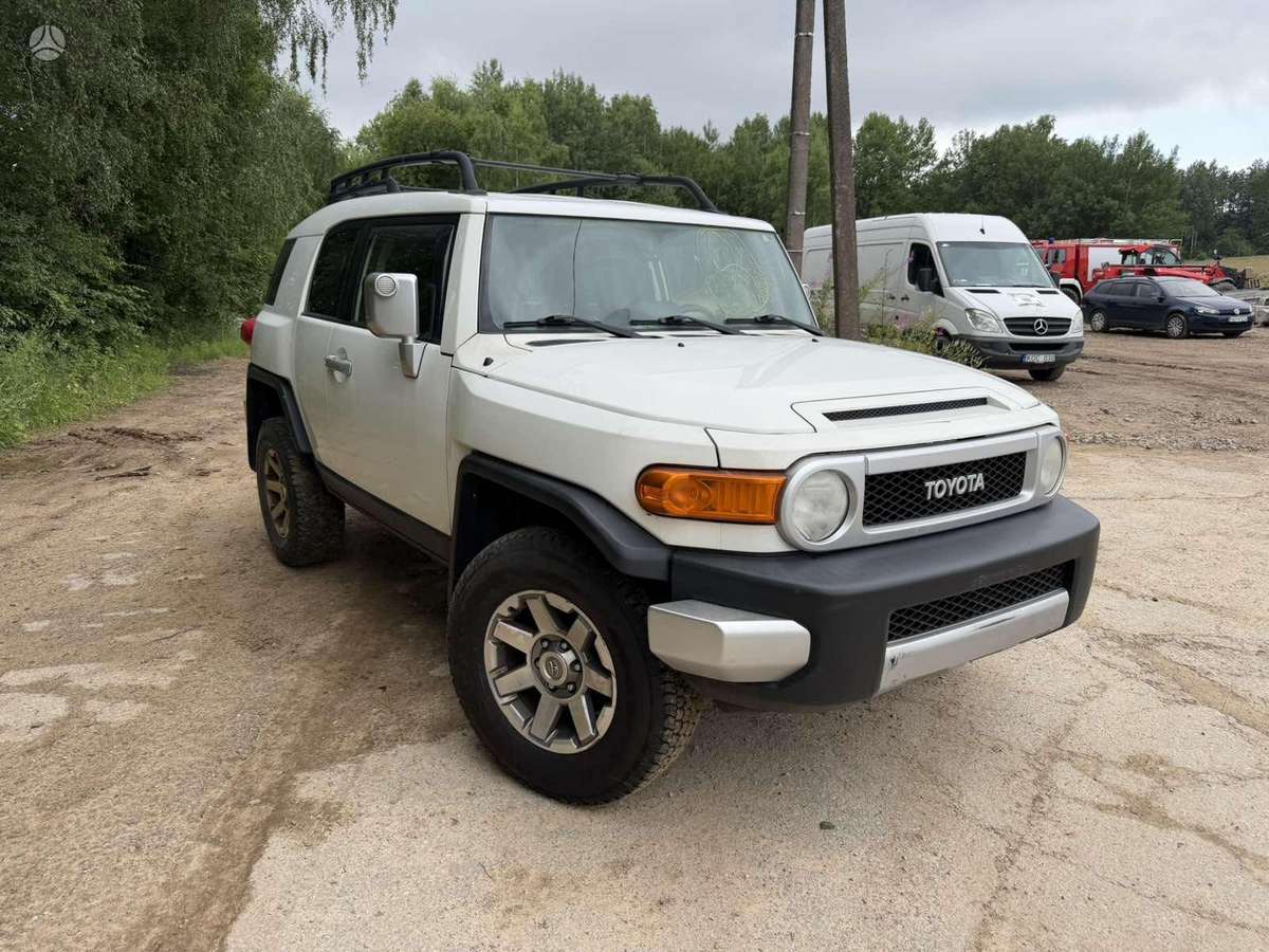 Toyota FJ Cruiser - 4