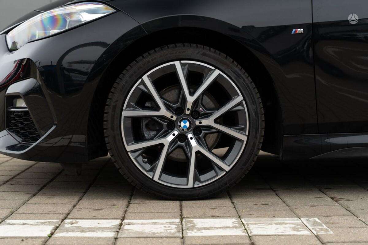 BMW 218, 1.5 l., Седан