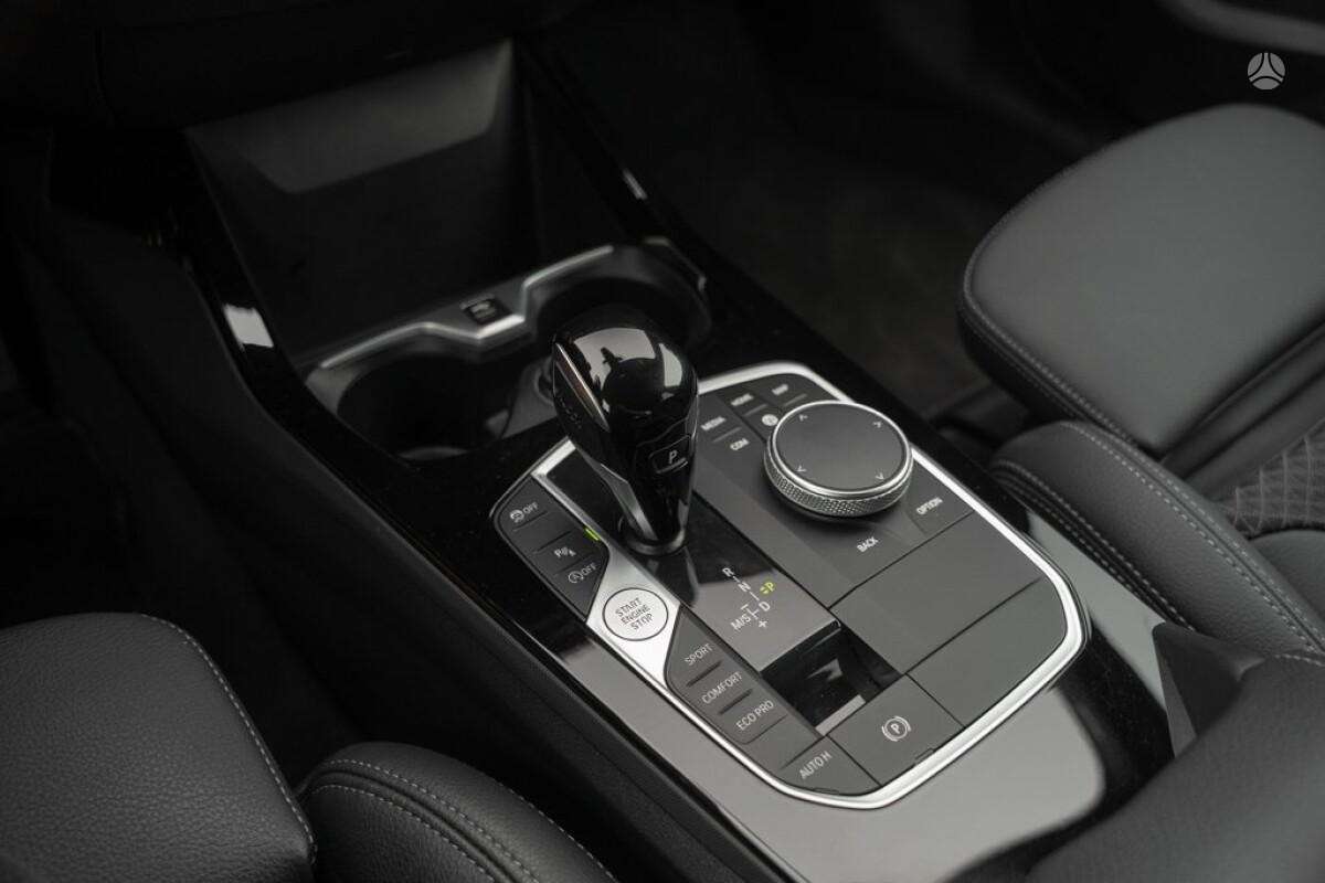 BMW 218, 1.5 l., Седан