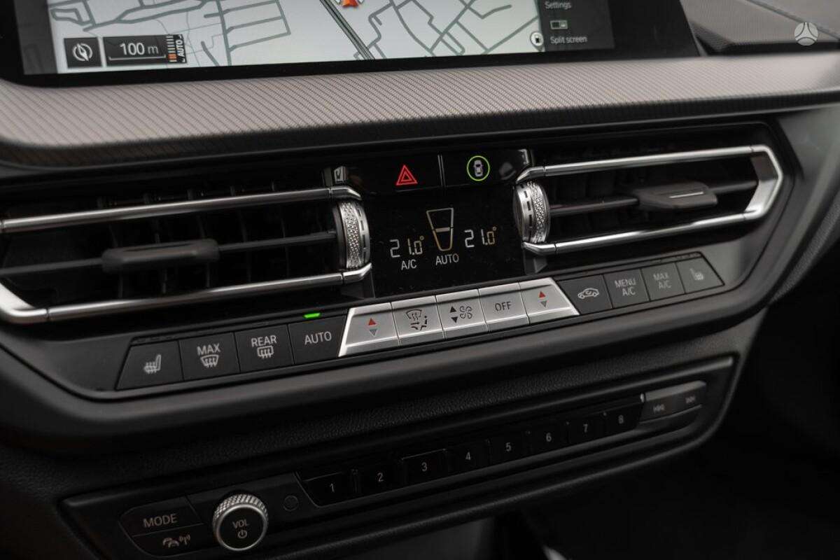 BMW 218, 1.5 l., Седан