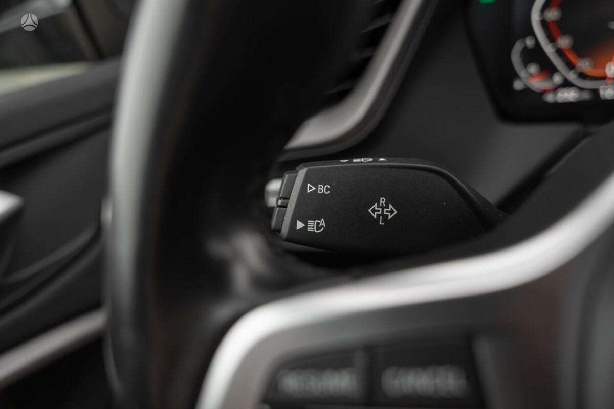 BMW 218, 1.5 l., Седан