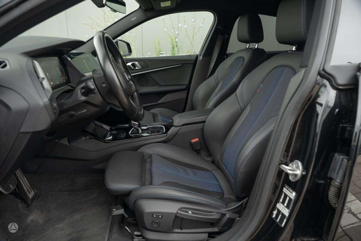 BMW 218, 1.5 l., Седан