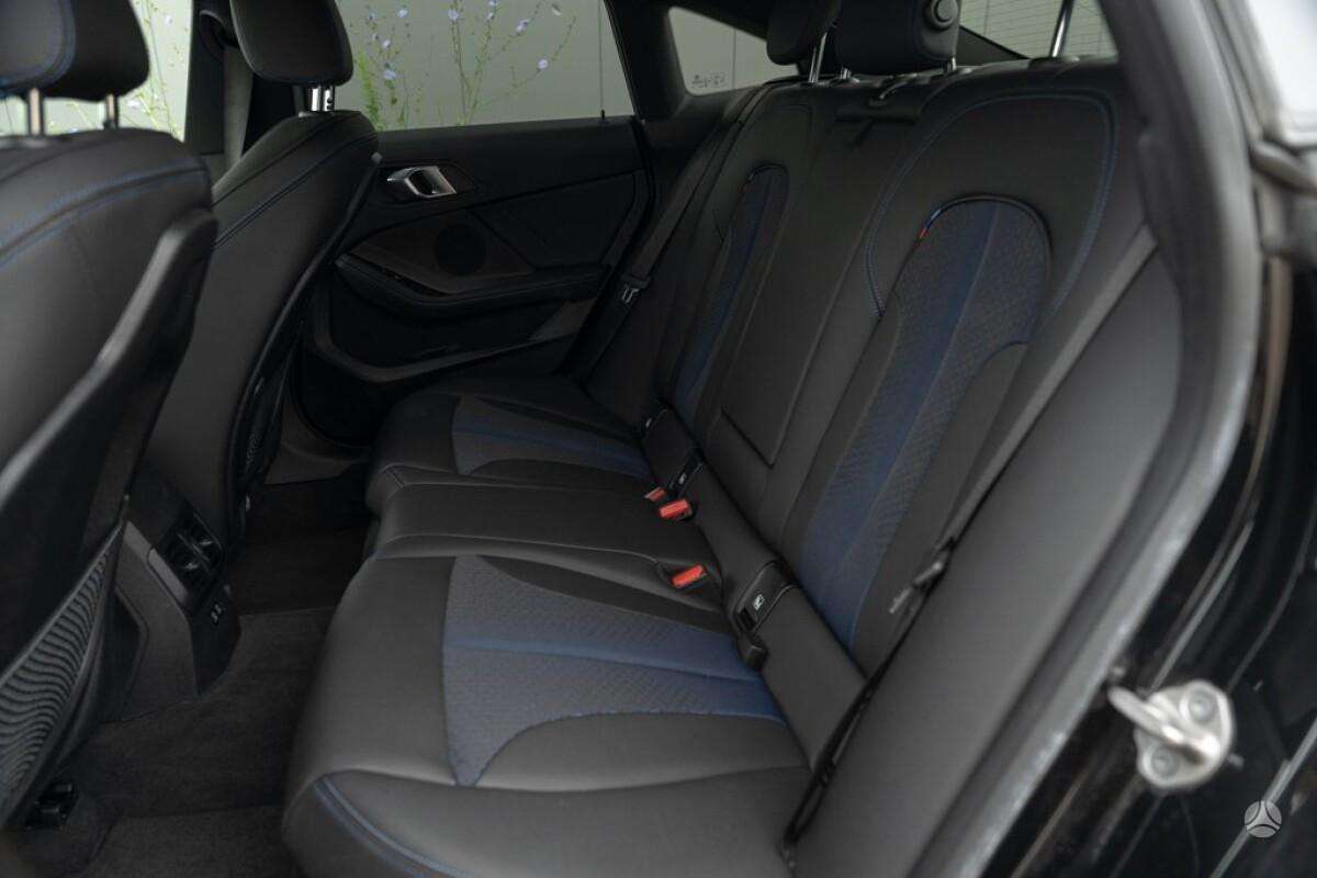 BMW 218, 1.5 l., Седан