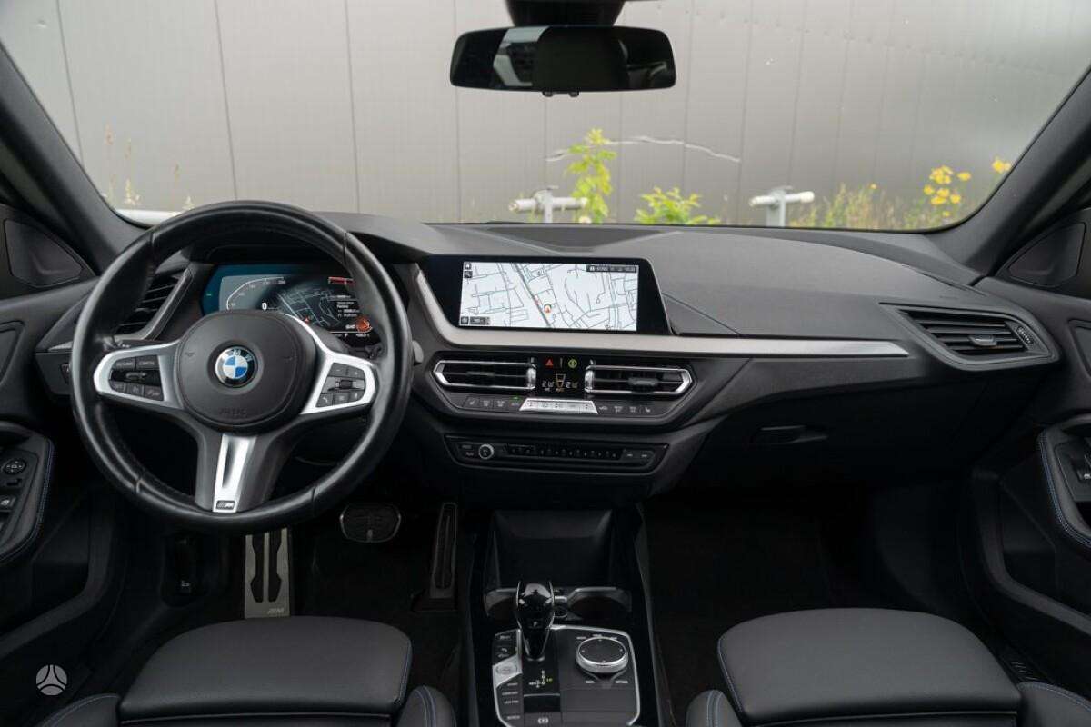 BMW 218, 1.5 l., Седан