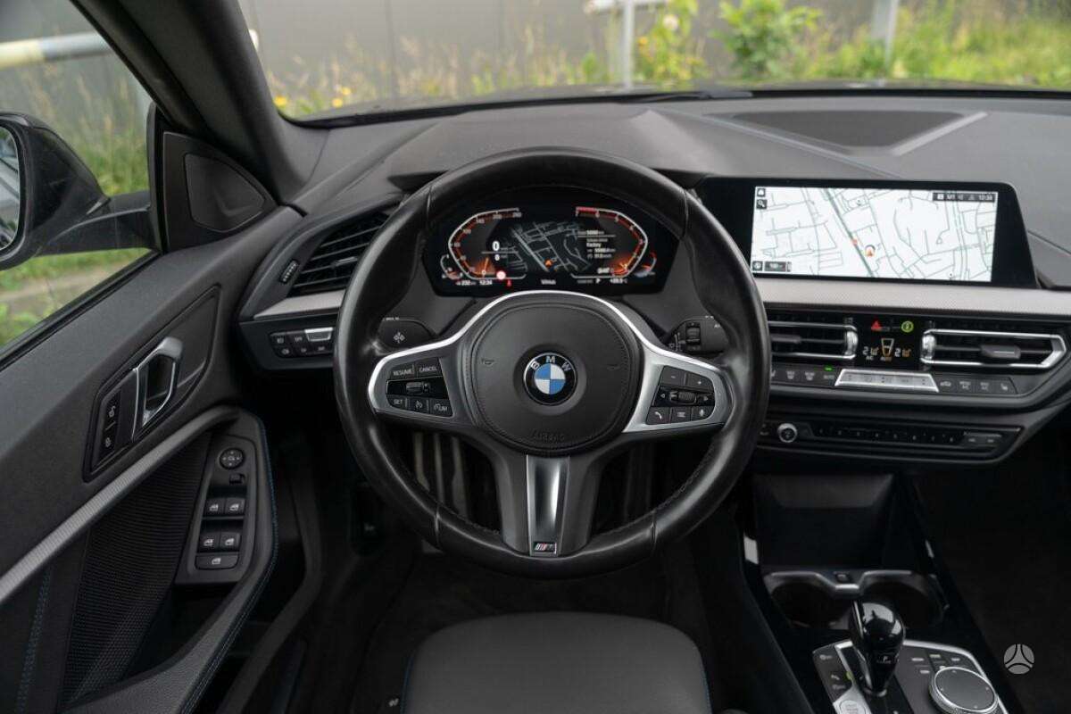 BMW 218, 1.5 l., Седан