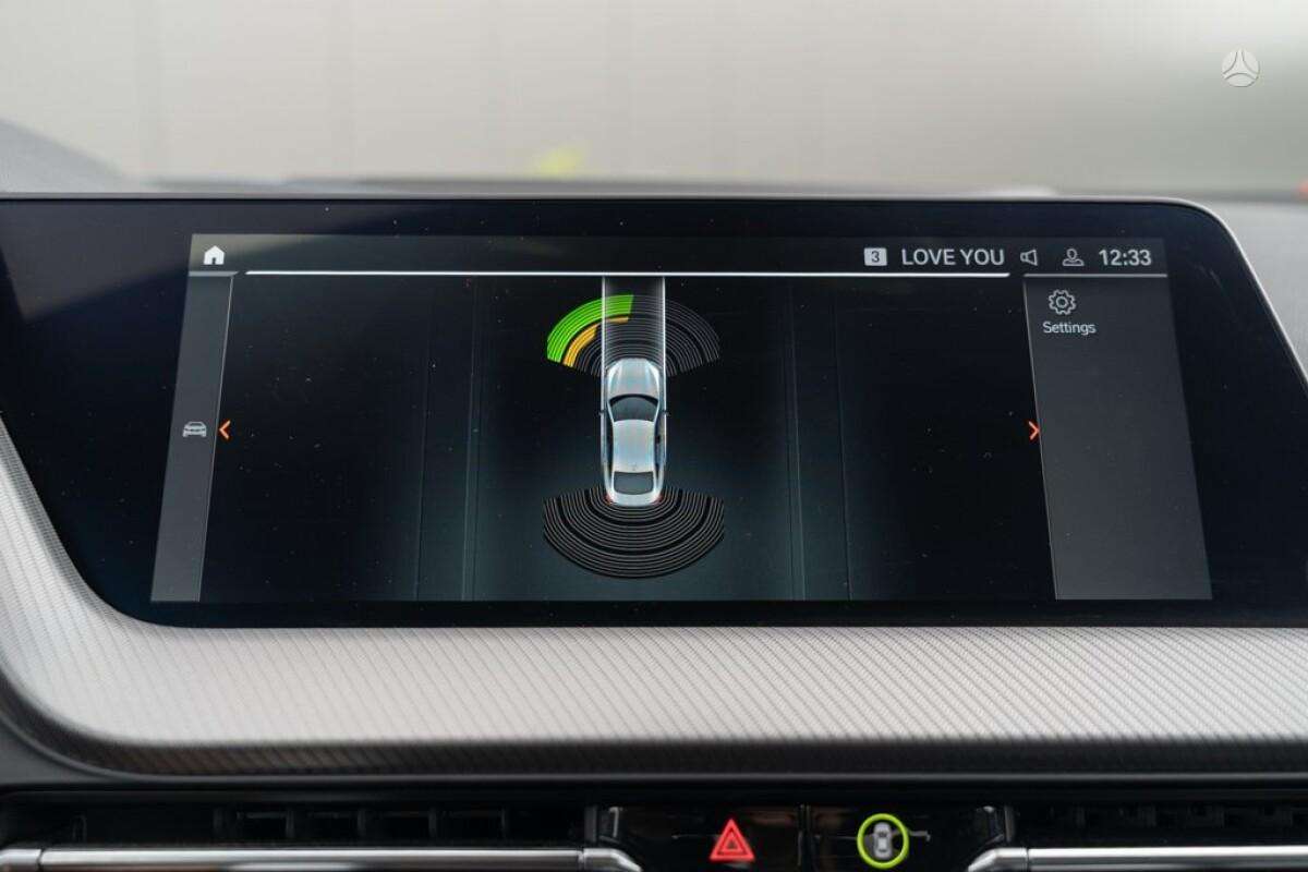 BMW 218, 1.5 l., Седан