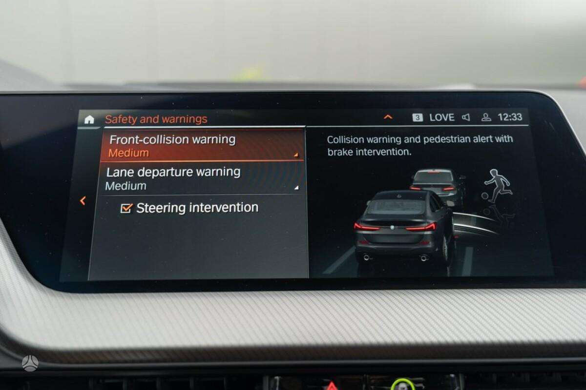 BMW 218, 1.5 l., Седан