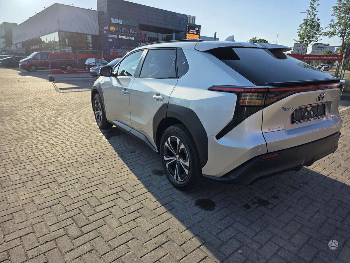Toyota bZ4X - 4