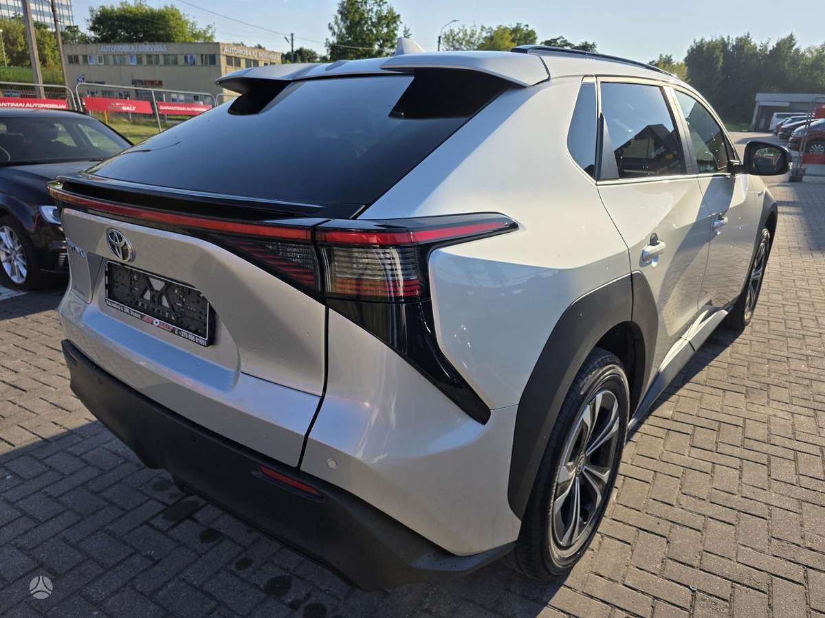 Toyota bZ4X - 8