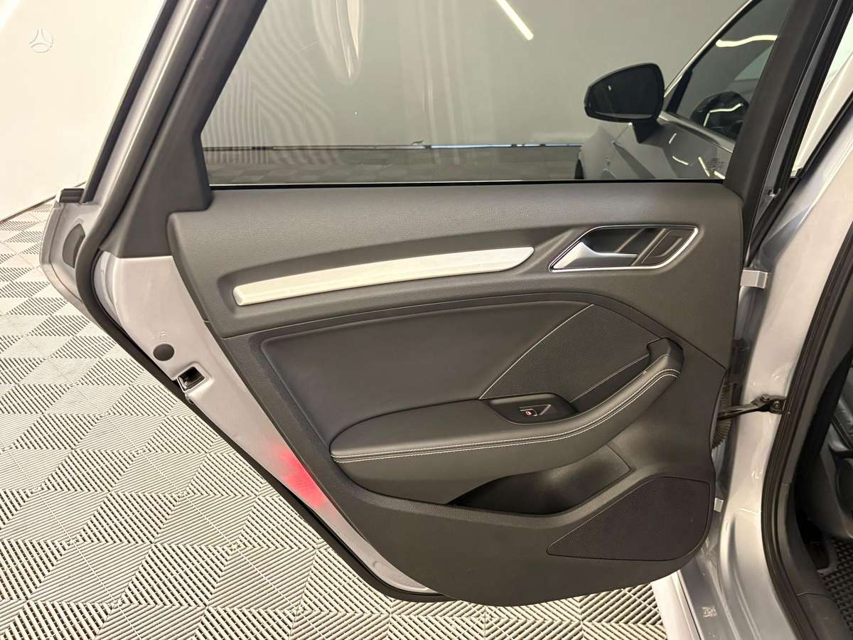 Audi A3, 1.6 l., sedanas