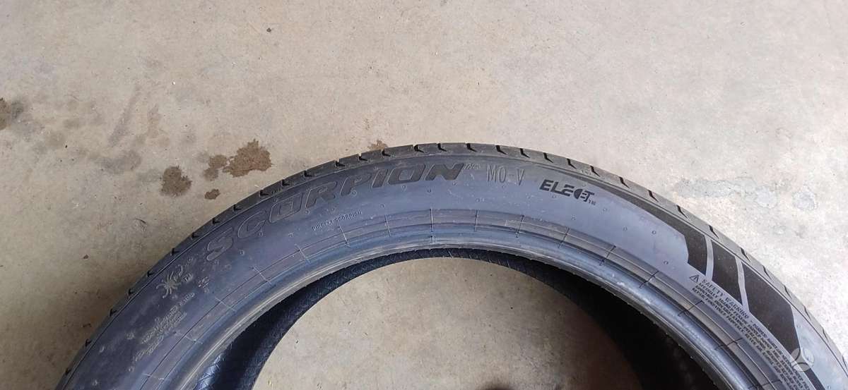 Pirelli Scorpion, summer 275/40 R22