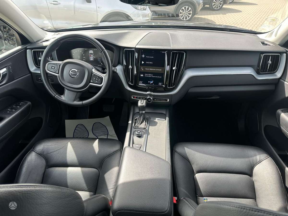 Volvo XC60, 2.0 l., off-road / crossover