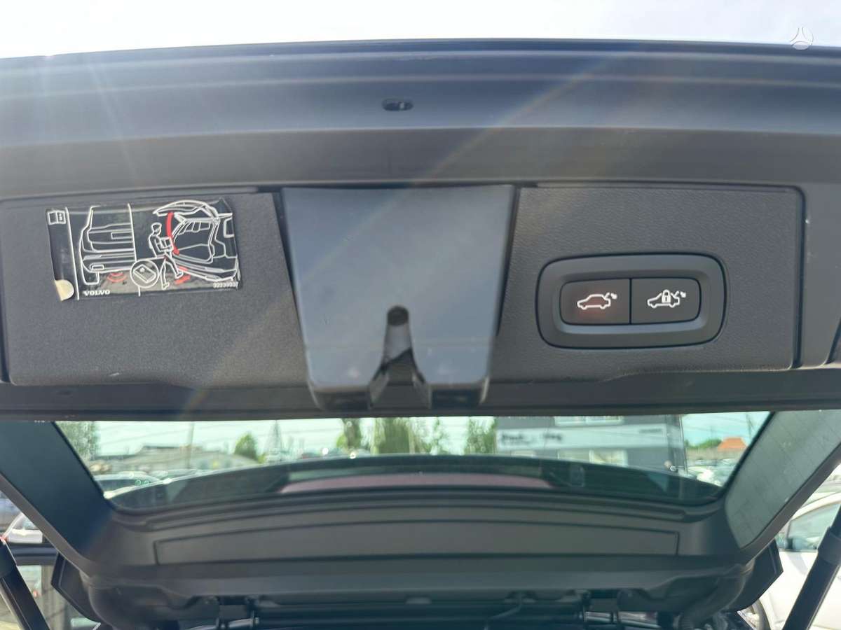Volvo XC60, 2.0 l., off-road / crossover