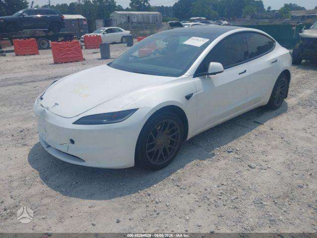 Tesla Model 3, Седан
