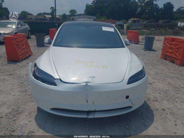 Tesla Model 3, sedanas