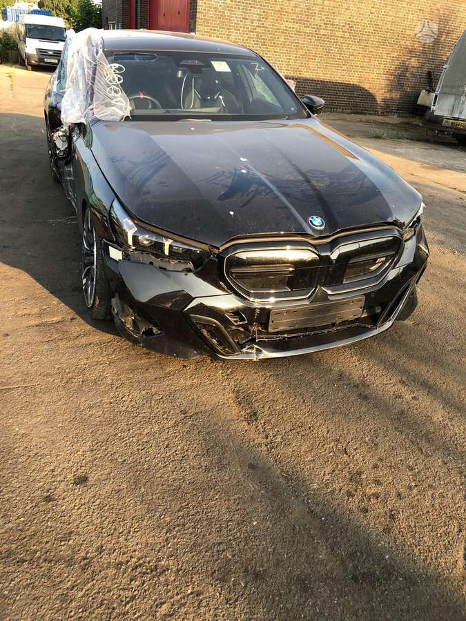 BMW i5