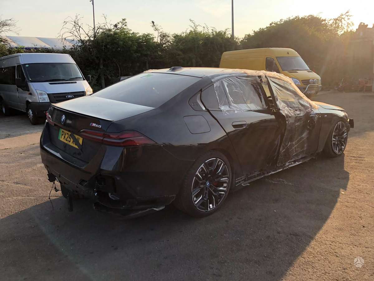 BMW i5
