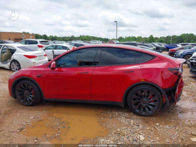 Tesla Model Y, Седан