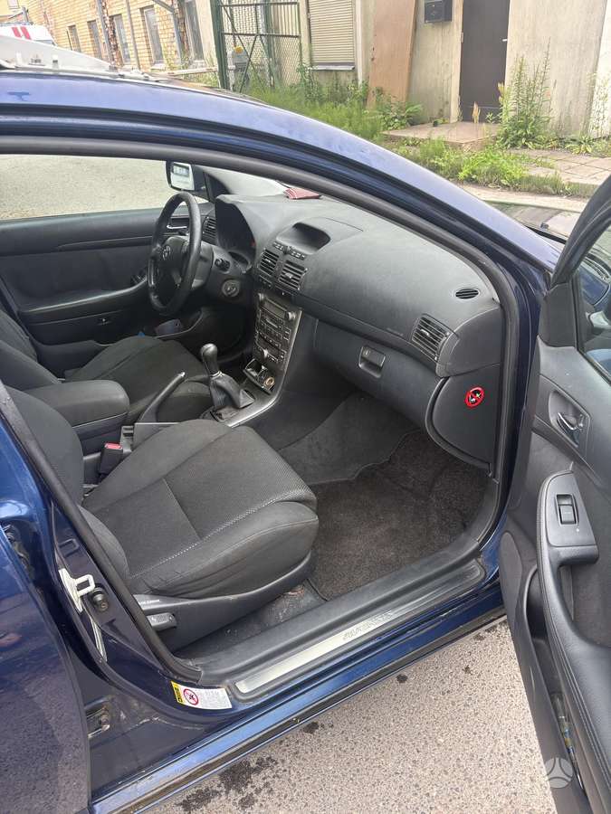 Toyota Avensis - 4