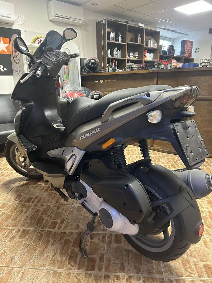 Gilera Runner 125cc, scooters / mopeds