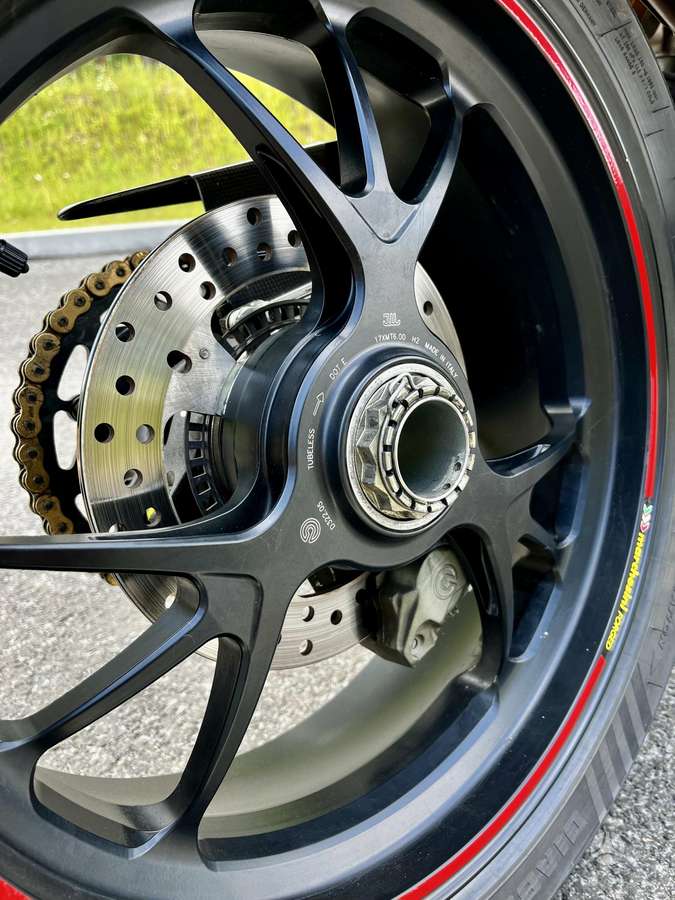 Ducati Panigale 1103cc, спортбайки / superbikes