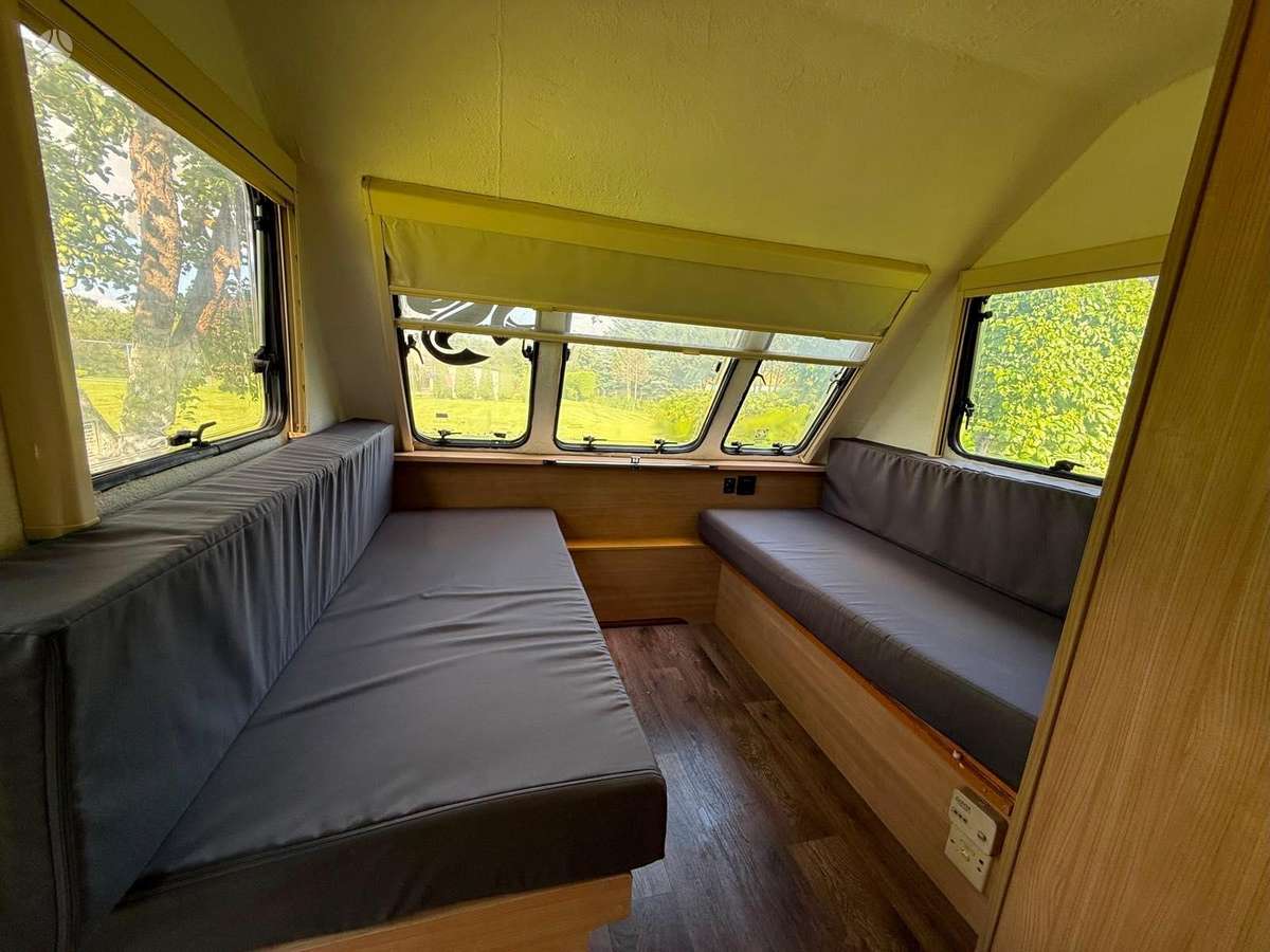 Abi Abi, caravans
