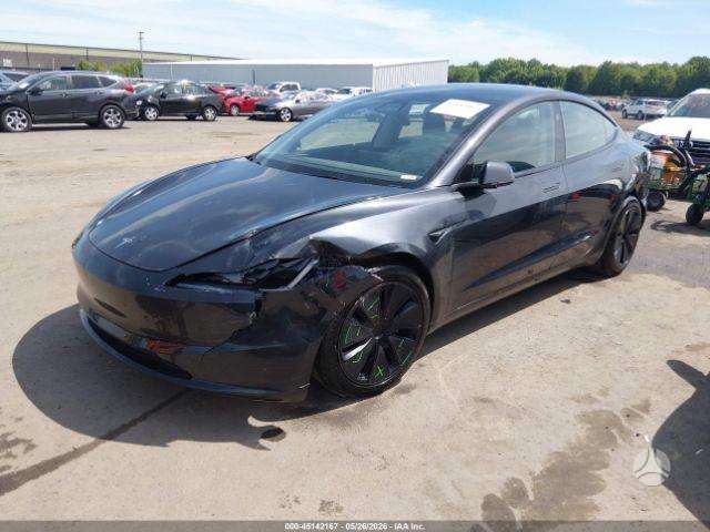 Tesla Model 3, sedanas