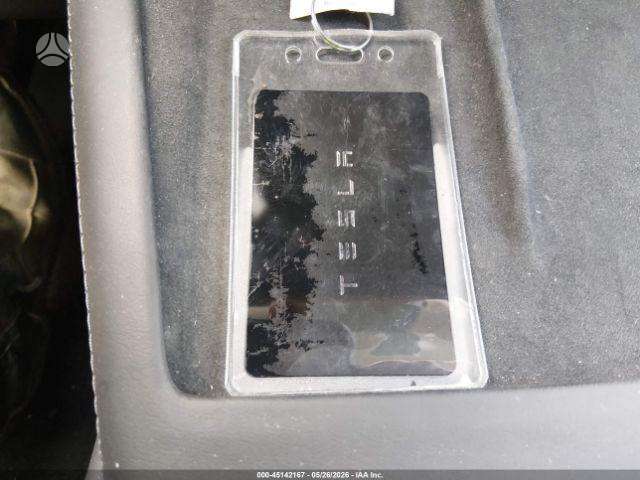 Tesla Model 3, Седан