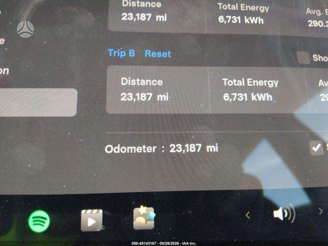 Tesla Model 3, Седан