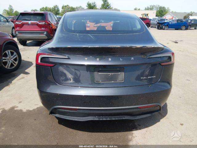 Tesla Model 3, Седан